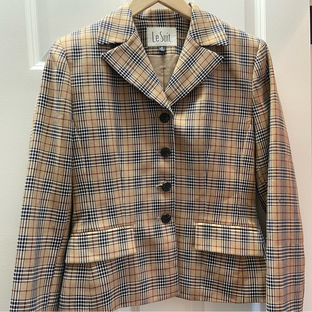 Le Suit Tan and Black Blazer Classic Tailored Design